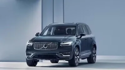 Die Front- und Seitenansicht des Volvo XC90.