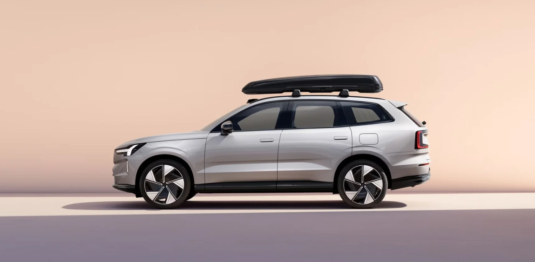 Die Seitenansicht des Volvo EX90: das Exterieur von Links