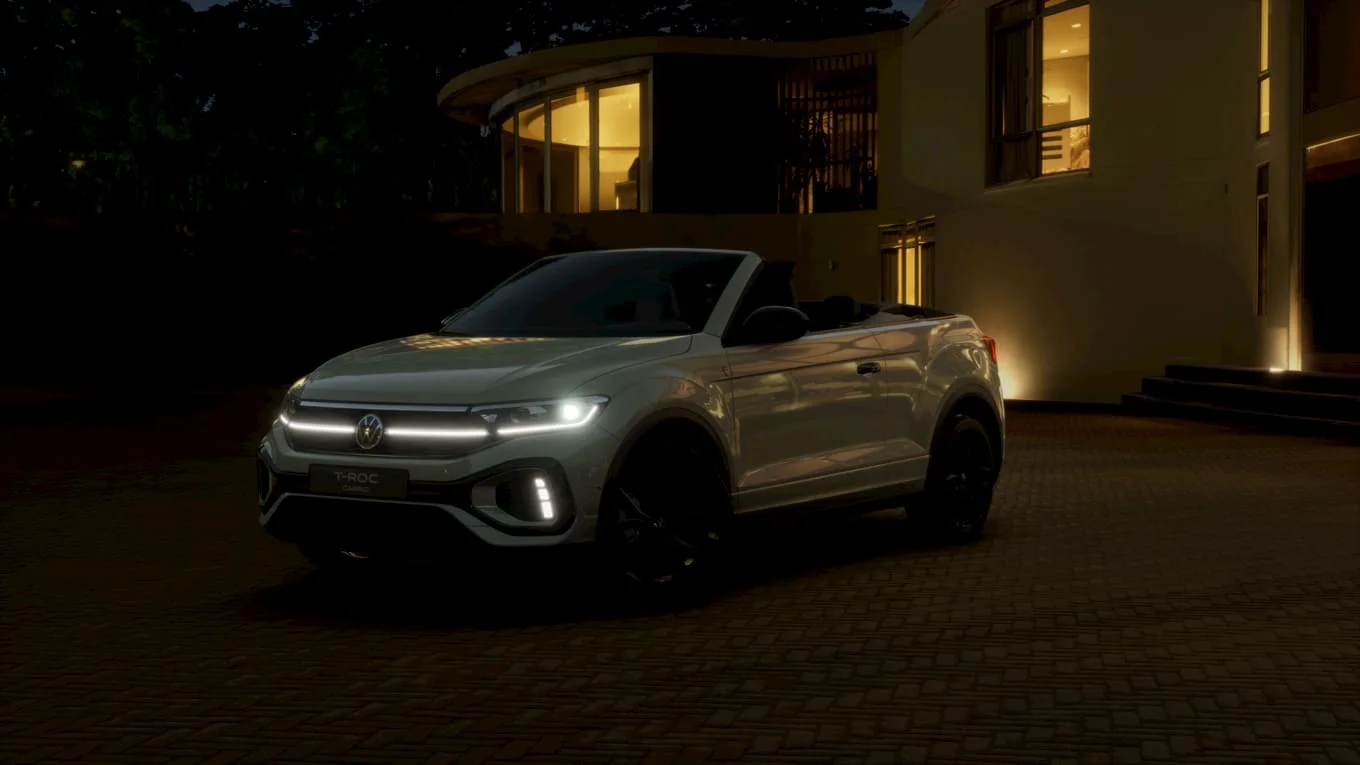 Das Lichtdesign des VW T-Roc Cabriolet in der Dunkelheit.